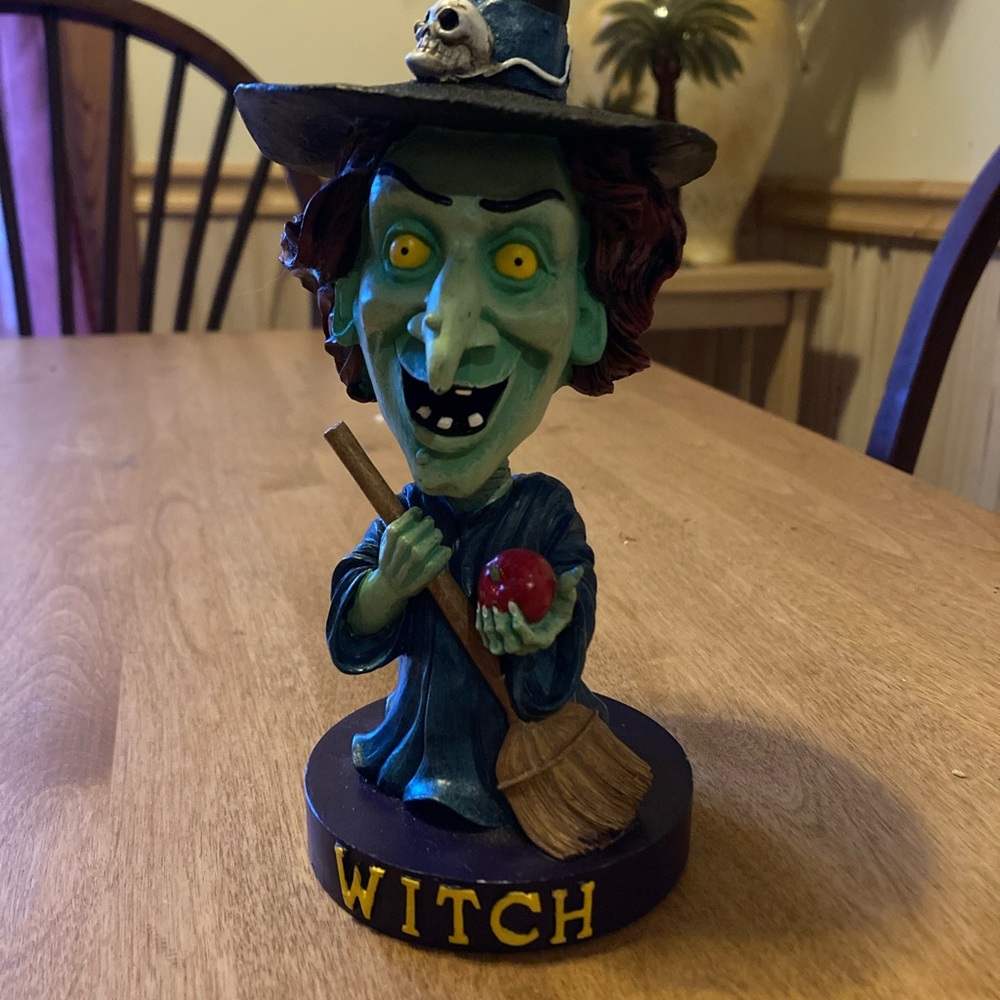Halloween Head Knockers NECA bobblehead witch